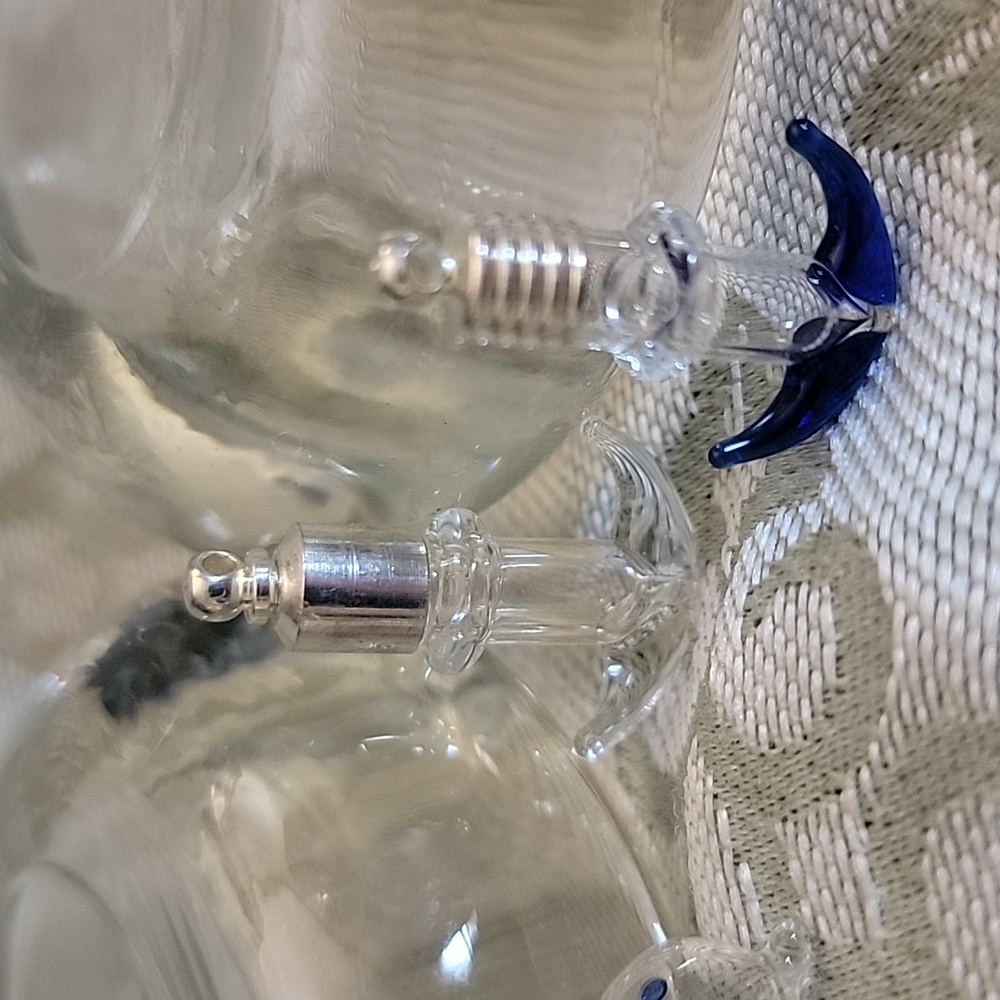 Anhors waiting for glitter/rice pendant/dowsing pendulum